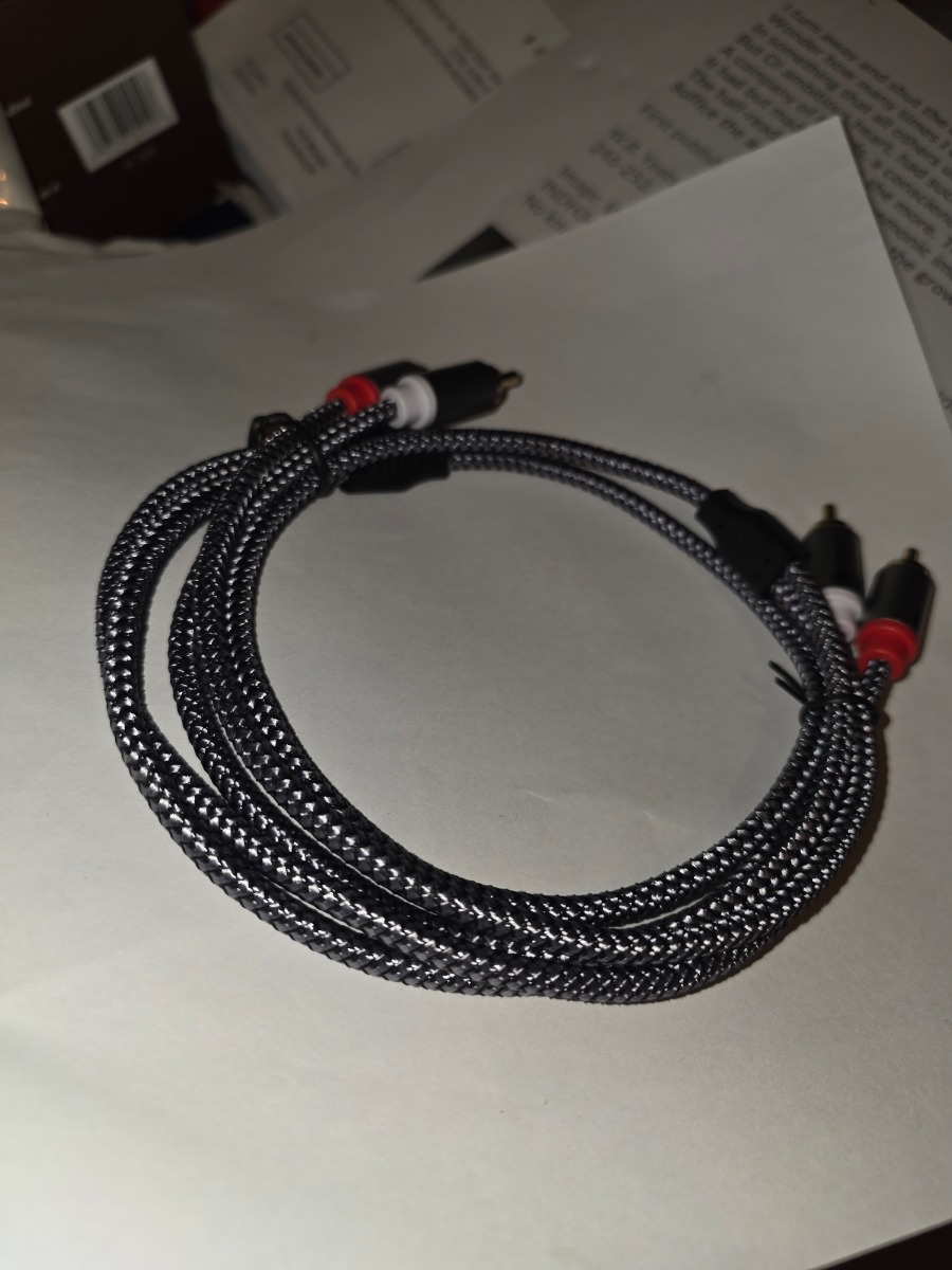 RCA audio cables, 3' long